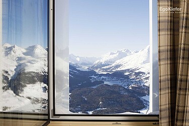Vue de la fenêtre, restaurant de montagne Muottas Muragl