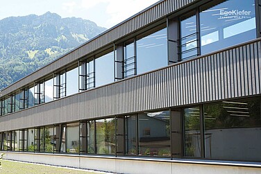 Vue extérieure du nouveau bâtiment de l'école Linth-Escher à Niederurnen