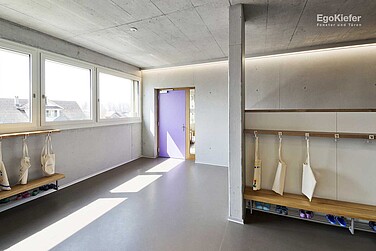Nouvelle école maternelle à Kerns, photo intérieure de l'armoire, fenêtres visibles
