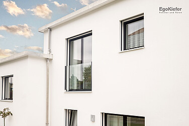 Photo extérieure d'une maison individuelle/villa à Hallau avec des fenêtres en bois/aluminium EgoSelectionPlus