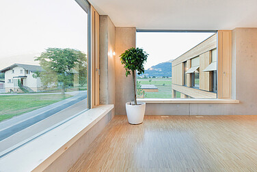 Photo intérieure de la fenêtre bois/aluminium EgoAllstar, nouveau bâtiment Fondation "La Chaloupe", Collombey 