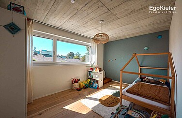 Chambre d'enfant avec fenêtre PVC/aluminium à 2 vantaux