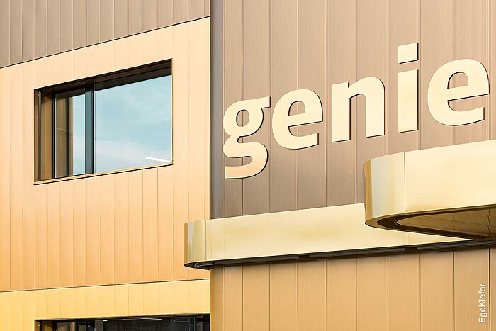 Aussenaufnahme Läckerlihuus Frenkendorf, ein Fenster sichtbar