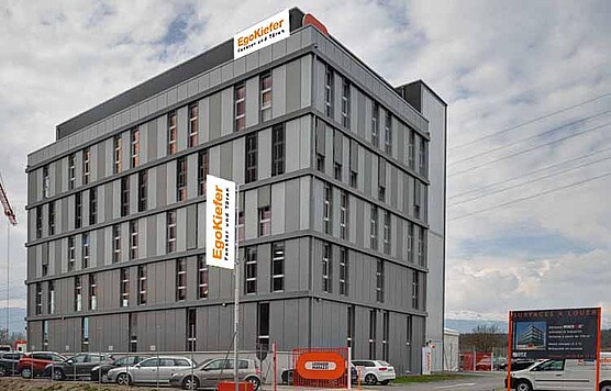 Posizione EgoKiefer, Satigny Ginevra, edificio per uffici, ingresso diurno