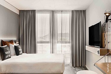Innenaufnahme, Schlafzimmer, Moxy-Hotel, Wankdorf-City in Bern