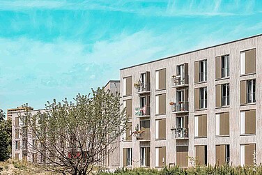 Wohnhäuser Huebergasse Bern mit angrenzenden Stadtteilpark