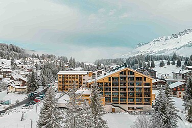 Aussenaufnahme, Winterbild des Valbella Resort, Haus Tgiasa Principala in Valbella