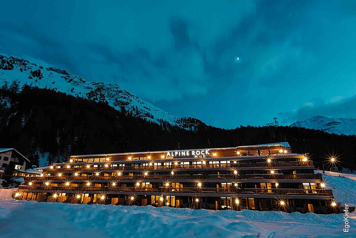 Vue extérieure au crépuscule, chambre d'hôtel, Hotel Alpinerock Surlej, Pontresina