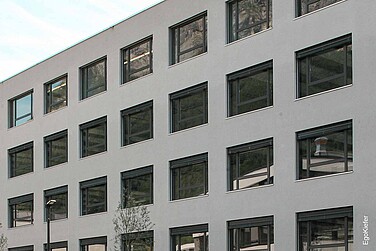 Aussenaufnahme, MFH Areal Ost in Sargans, Fensterfront sichtbar