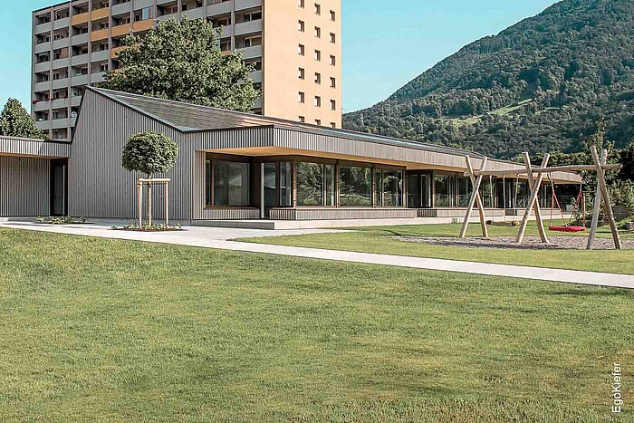 Aussenaufnahme vom Neubau Schulhaus Linth-Escher in Niederurnen