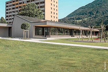 Aussenaufnahme vom Neubau Schulhaus Linth-Escher in Niederurnen