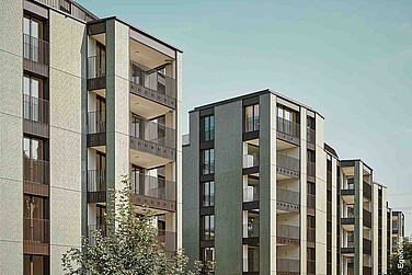 Aussenaufnahme der Mehrfamilienhäuser "Am Chatzenbach" Zürich mit EgoKiefer Holz/Aluminium-Fenstern EgoAllstar