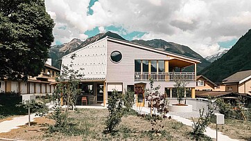 Photo de l'extérieur de la maison à deux logements « zum Pulverturm » à Schwanden