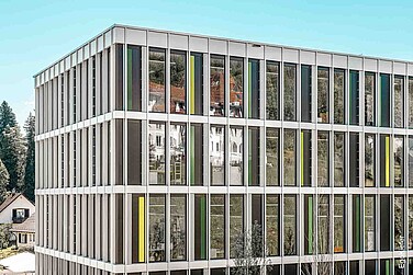 Neubau «obvita», St. Gallen, Kompetenzzentrum für blinde- und sehbehinderte Menschen mit Holz/Aluminium-Fenster EgoAllstar
