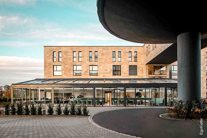 Aussenaufnahme Aparthotel-/haus in Döttingen (AG) mit EgoKiefer Kunststoff/Aluminium-Fenstern
