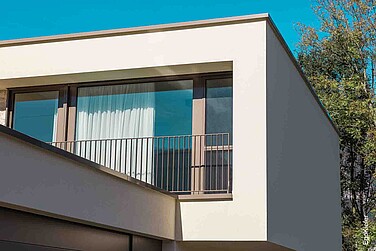 Aussenaufnahme des Einfamilienhauses in Ruggell, Fenster im oberen Stockwerk sichtbar