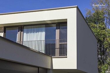 Aussenaufnahme des Einfamilienhauses in Ruggell, Fenster im oberen Stockwerk sichtbar