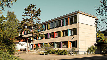 Foto dell'esterno del complesso scolastico Buchsee a Köniz