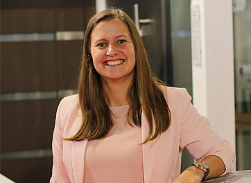 Fiona Luginbühl, HR Business Partner, Showroom EgoKiefer, Portes d'entrée