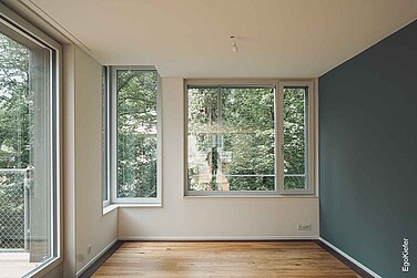 Innenaufnahme der Holz/Aluminium-Fenster EgoAllstar, Neubau Park Freienstein, Glarus