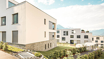 Foto esterna con due edifici residenziali "Selviwingert" a Malans