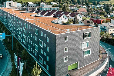 Aussenaufnahme der Wohnüberbauung Hornerfeld (Mehrfamilienhaus Welle) Lenzburg