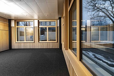 Innenaufnahme Umbau Clientis Biene Bank, Holz/Aluminium-Fenster EgoAllstar im Einsatz