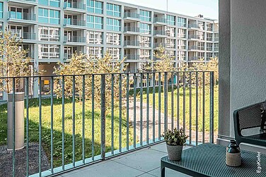 Aussenaufnahme vom Neubau Wohn- und Geschäftsüberbauung «Gartenhof, Luzern-Littau», Sicht vom Balkon