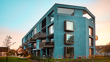Esterno dei nuovi edifici per appartamenti Zihl, Nidau al tramonto