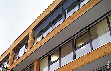 Aussenaufnahme mit Kunststoff/Aluminium-Fenster EgoAllround, Altersheim, Chasa Puntota, Scuol