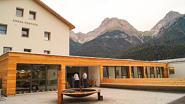 Photo extérieure de la maison de retraite Chasa Puntota à Scuol