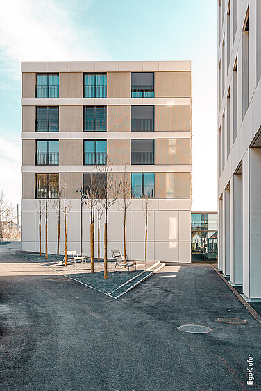 Aussenaufnahme KWC-Areal Unterkulm, mit EgoKiefer Kunststoff/Aluminium-Fenstern EgoAllround, in flächenbündiger Ausführung