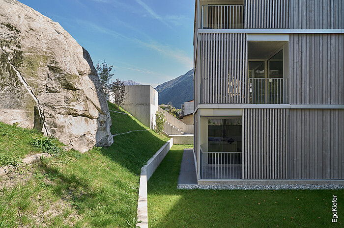 Vue extérieure de la résidence "Residenza al Sasso" à Lumino