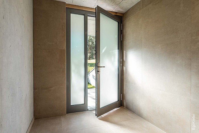 neubau_blockhaus_amden-haustür