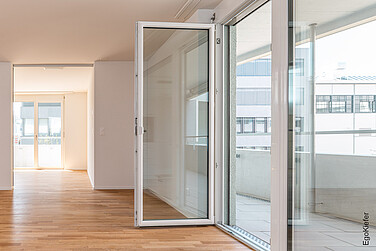 Innenaufnahme, Fensterflügel offen, Wohnüberbauung LUWA-Areal in Muri