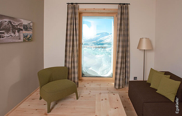 Innenaufnahme, Blick aus dem Fenster, Bergrestaurant Muottas Muragl
