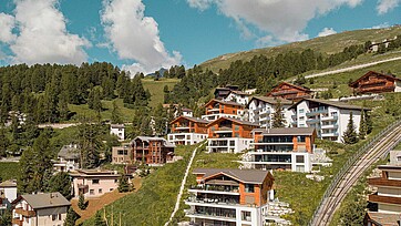 Aussenaufnahme der sechs Mehrfamilienhäuser via Tinus, St. Moritz