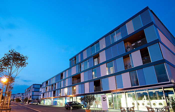 Aussenaufnahme, Dämmerungsbild MFH Mülipark Wetzikon