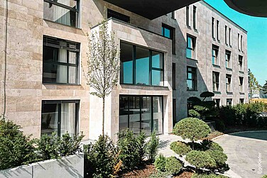 Vista esterna dell'involucro dell'edificio con finestre in PVC/alluminio EgoKiefer EgoAllround