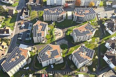 Vue aérienne de sept immeubles d'habitation Menzipark à Widnau