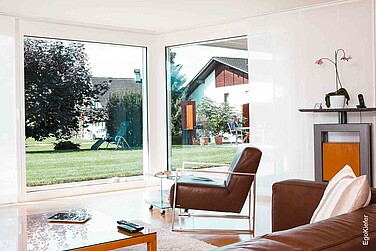Innenaufnahme, Sicht nach Draussen aus dem Wohnzimmer, EFH Hasler Widnau