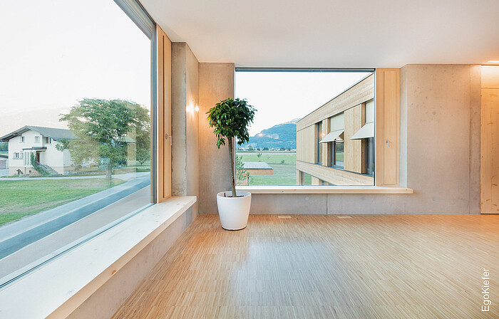 Innenaufnahme der Holz/Aluminium-Fenster EgoAllstar, Neubau Fondation «La Chaloupe», Collombey 