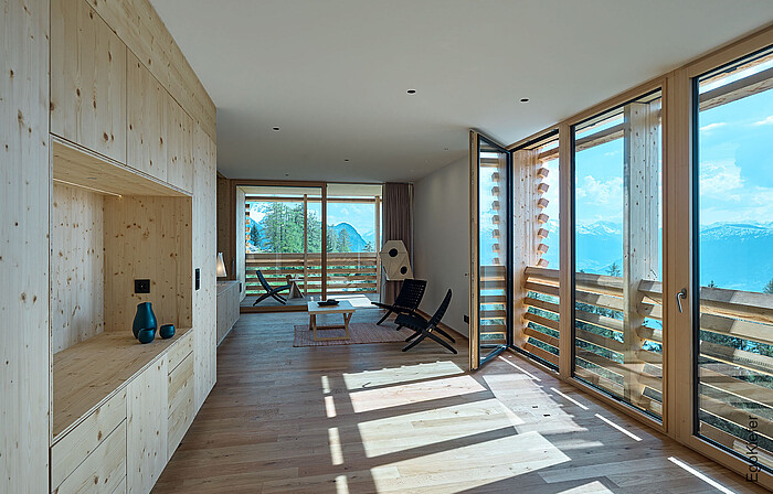 Innenaufnahme mit Blick nach draussen, Fachklinik für Psychiatrie "Clinicum Alpinum" in Triesenberg