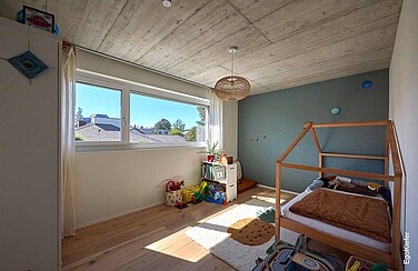 Kinderzimmer mit 2-flügligen Kunststoff/Aluminium-Fenster