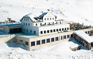 Luftaufnahme Bergrestaurant Muottas Muragl im Winter