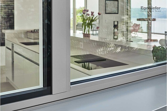 Detailaufnahme EgoSelectionPlus-Fenster mit Stufenglas, Aussenansicht, Einfamilienhaus (Villa) in Lugnorre