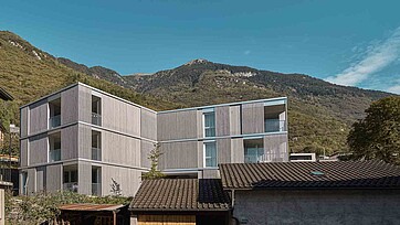 Vista esterna dell'edificio residenziale "Residenza al Sasso" a Lumino