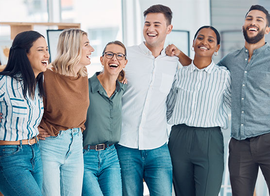 Les employés en train de rigoler ensemble