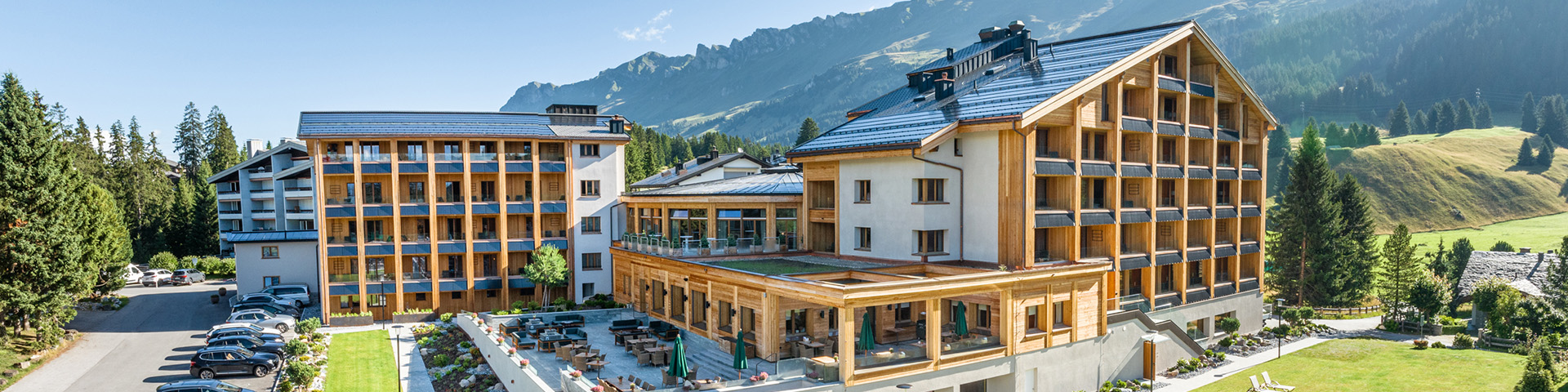 Modern traditionelles Hotel in den Schweizer Bergen