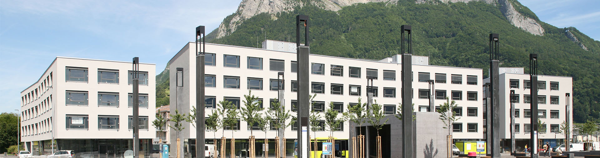 EgoKiefer Referenzbild, Geschäftsgebäude Sargans, Berg im Hintergrund